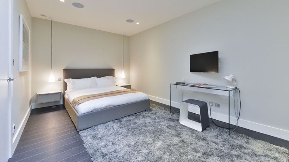 top-specification-basement-front-bedroom-with-natural-light-chelsea