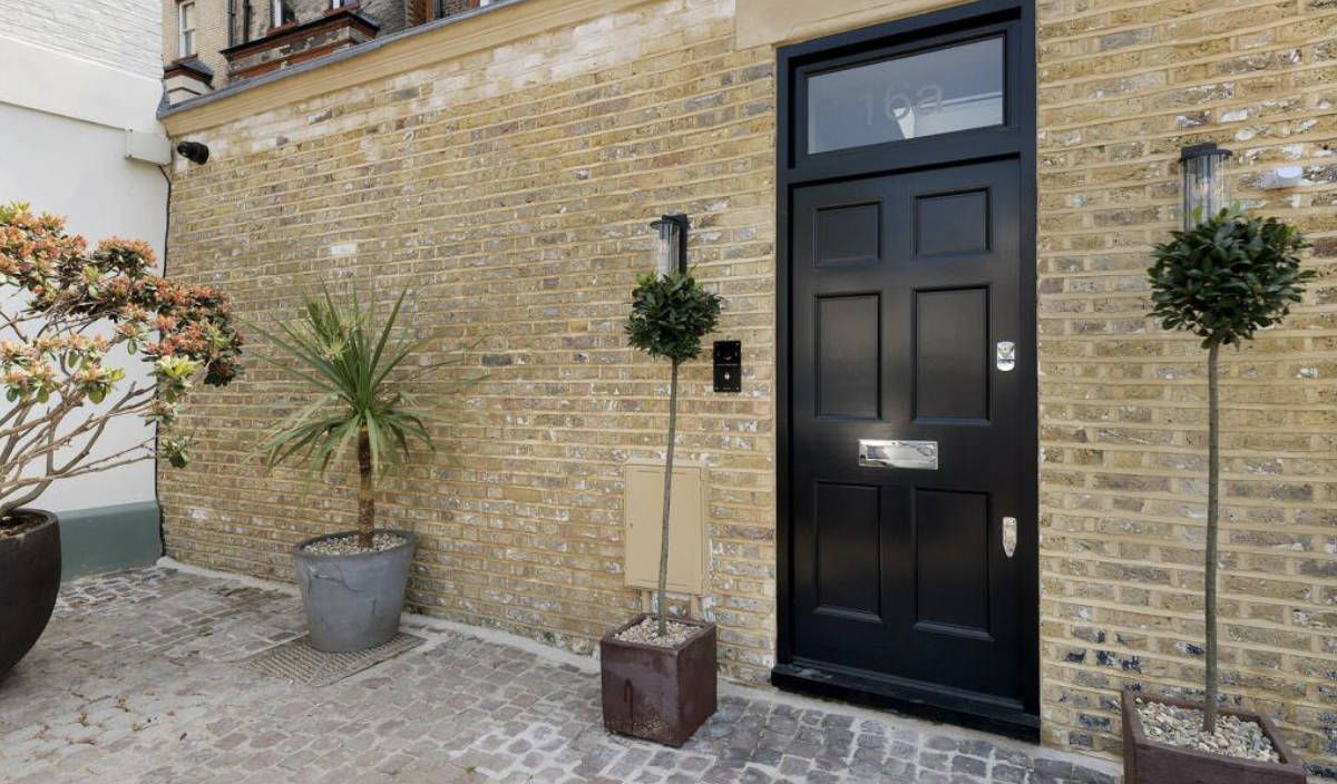 Knightsbridge Mews House img-02