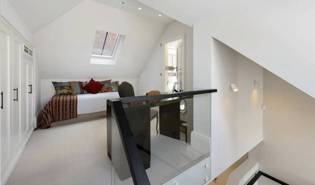 Knightsbridge Mews House img-12