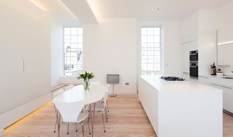 dinesen-solid-oak-flooring-with-bespoke-joinery-unit-with-mood-lighting-covent-garden